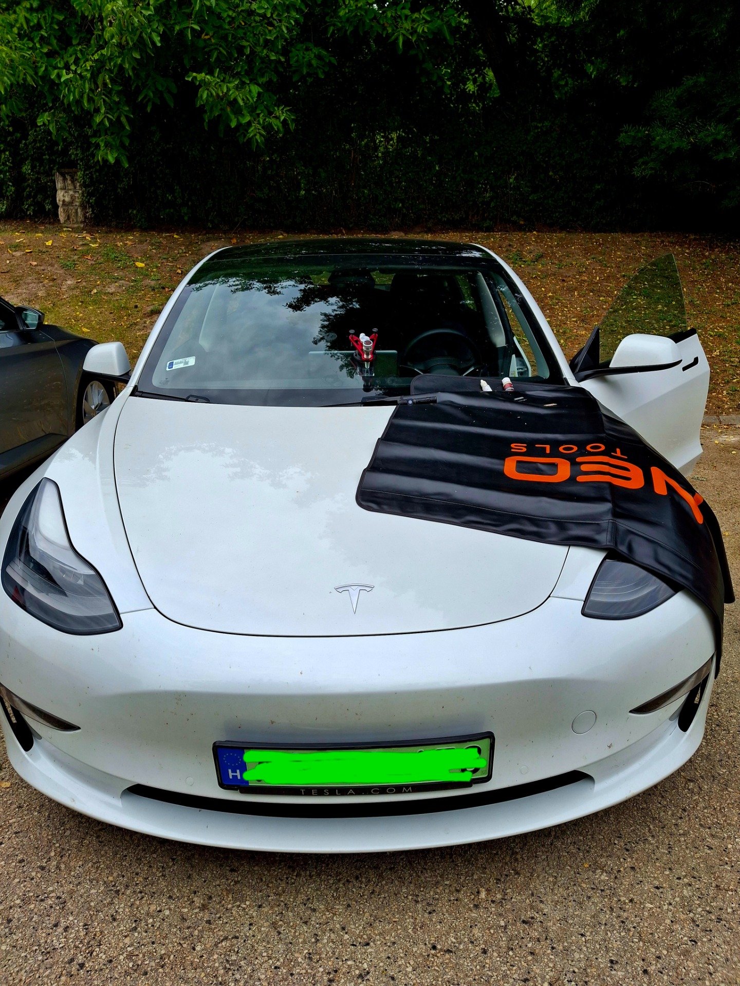 Tesla kőfelverődés javítás